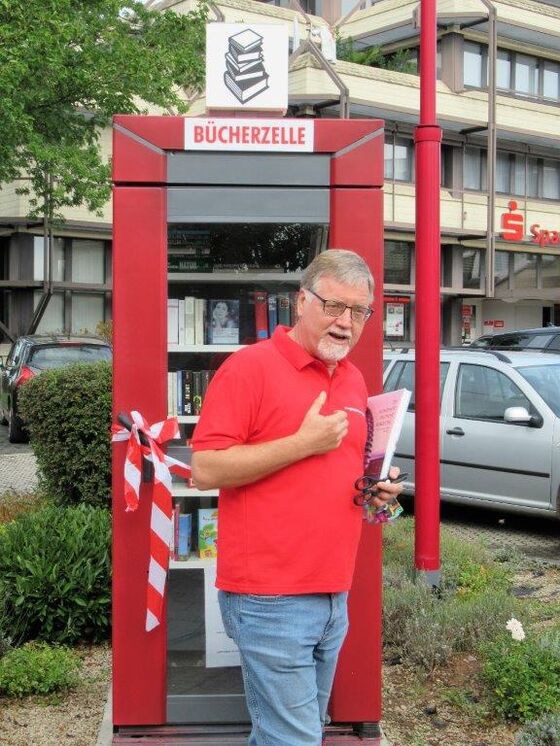 Gustav Herzog MdB bei der Eröffnung der Bücherzelle